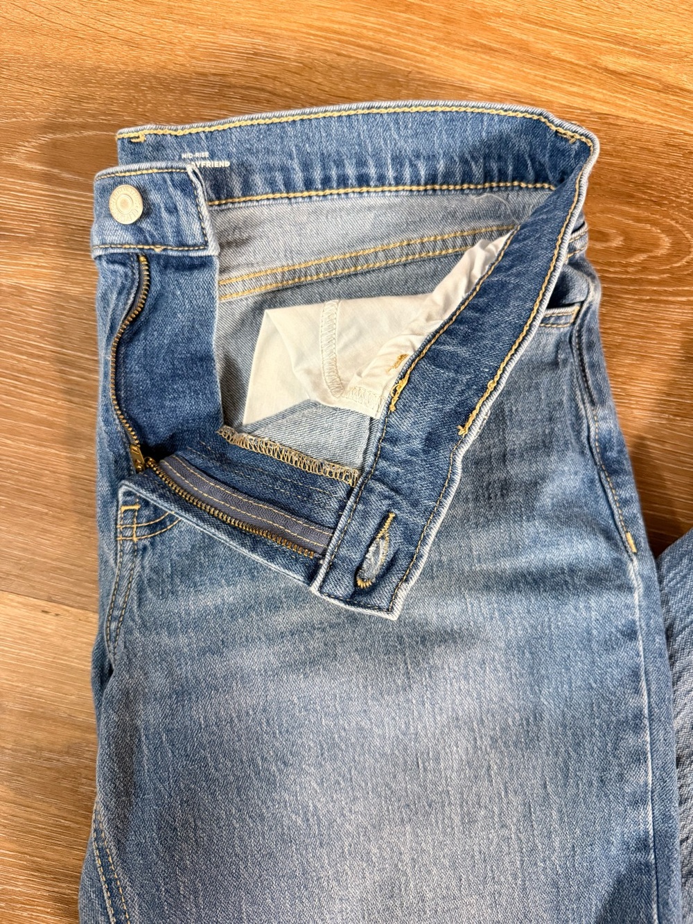 Old Navy Boyfriend Jeans, sz 8 - Picture 3 of 4